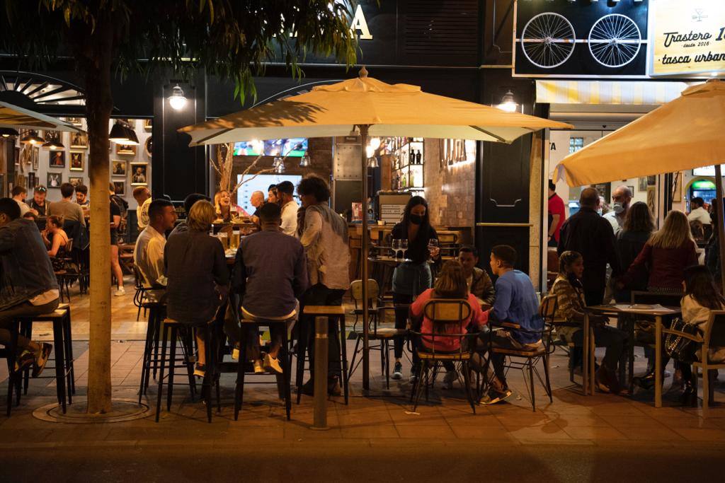 Fotos: Así vive la capital grancanaria el nuevo horario del cierre nocturno