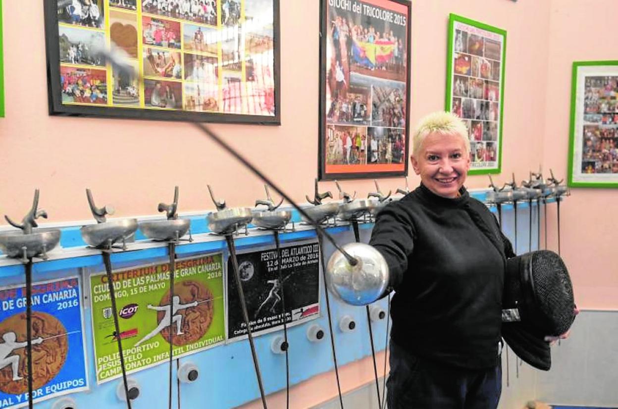 Rosa Montoro lleva 19 años al frente del club La Sala de Armas. 