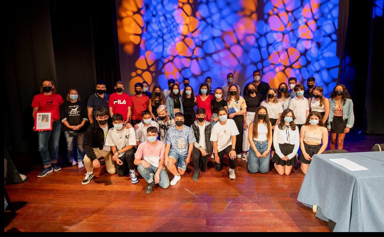 Estudiantes responsables de la publicación.