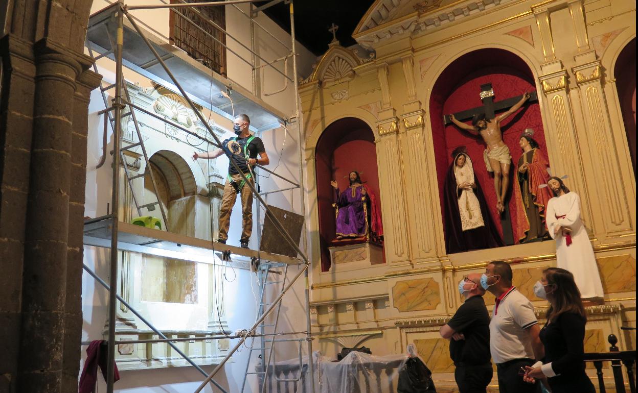 La restauración de uno de los retablos de la iglesia de Guía finalizará en  julio | Canarias7