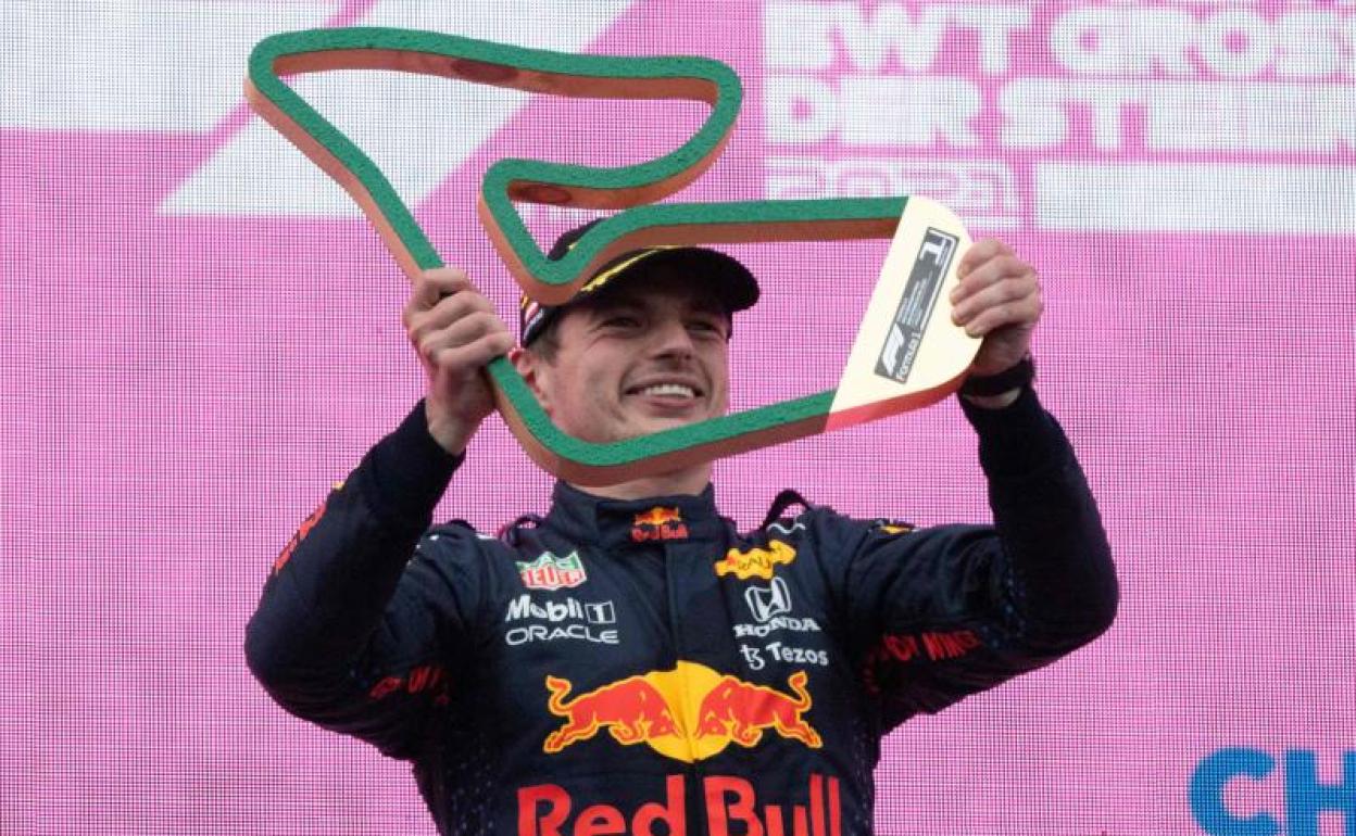 Max Verstappen, celebrando el triunfo del GP de Estiria