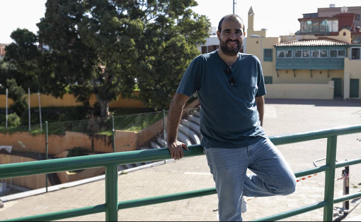 Yone Rodríguez se suma con su timple a la solidaridad de 'Patios Encantados'