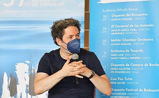 Gustavo Dudamel, este miércoles, durante la rueda de prensa del Festival de Música de Canarias. 