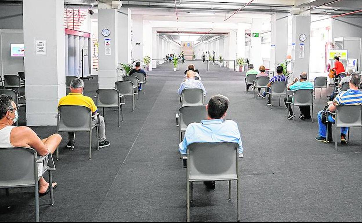 Imagen del pabellón de Infecar habilitado para la campaña de vacunación. 