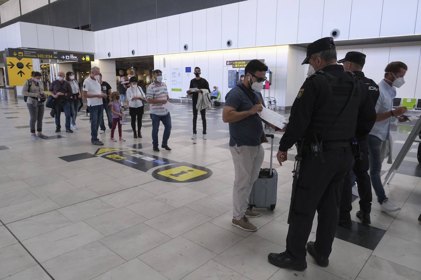 Miles de pasajeros han sufrido la cancelación de sus vuelos desde marzo de 2020 y no han recuperado su dinero. En muchos casos un bono que ya ha caducado. .