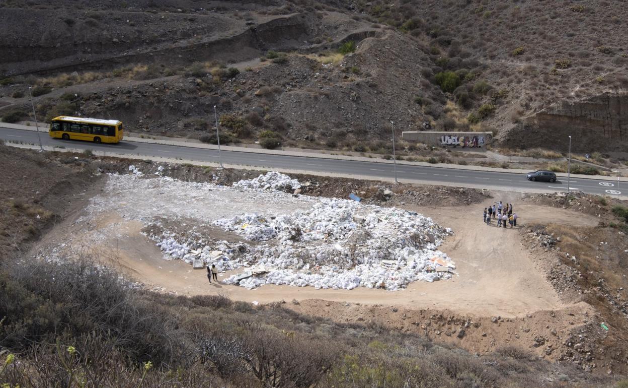 Vista aérea de la escombrera que ha sido denunciada por los vecinos del barrio del Lasso. 