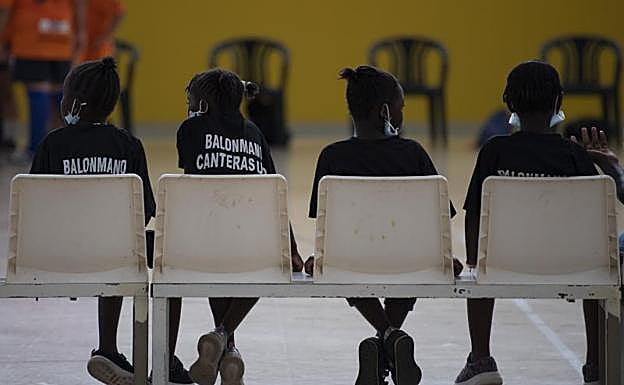 Imagen principal - El sueño de un equipo empieza con unas deportivas