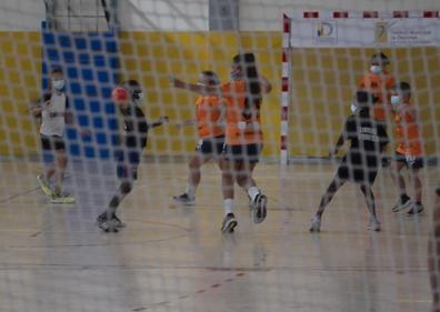 Imagen secundaria 1 - El sueño de un equipo empieza con unas deportivas