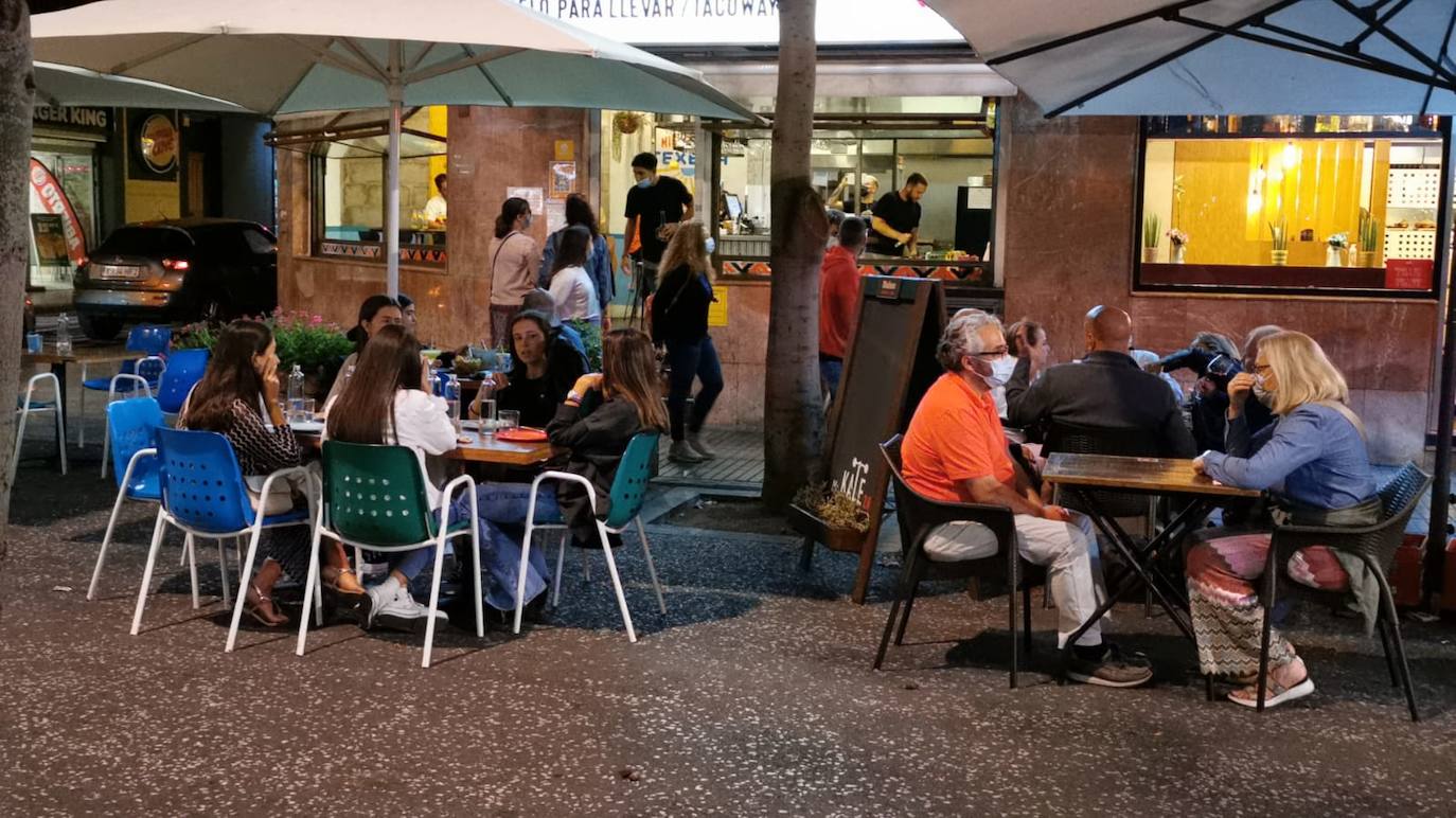 Fotos: Ambiente tranquilo en las terrazas de Las palmas