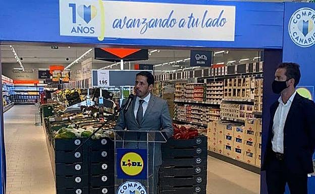 Héctor Suárez, hace un año, cuando inauguró, siendo alcalde de Telde, la tienda del parque empresarial Melenara. 