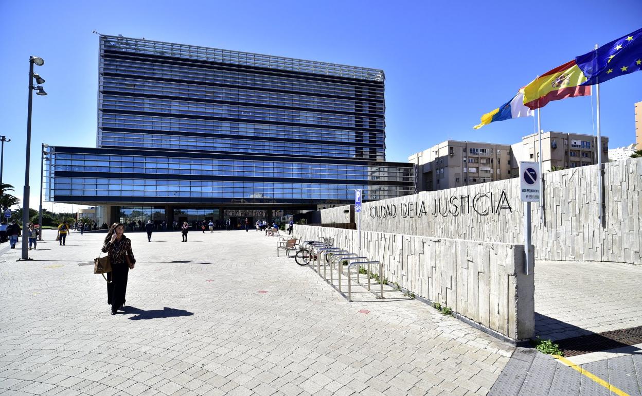 Exteriores de la Ciudad de la Justicia de Las Palmas de Gran Canaria, sede de la Audiencia Provincial. 