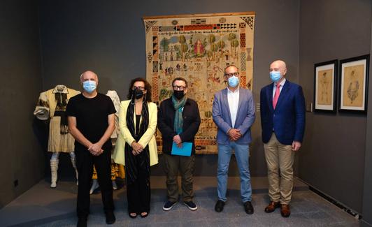 José Luis Gago, Elena Acosta, Manuel Benítez, Francisco Bravo de Laguna y Daniel Montesdeoca, ayer, en la inauguración. 