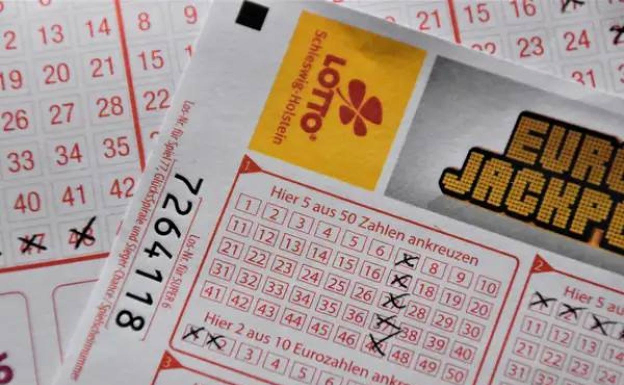 Gana 50 millones en la lotería y se lo oculta a su familia durante 10 años