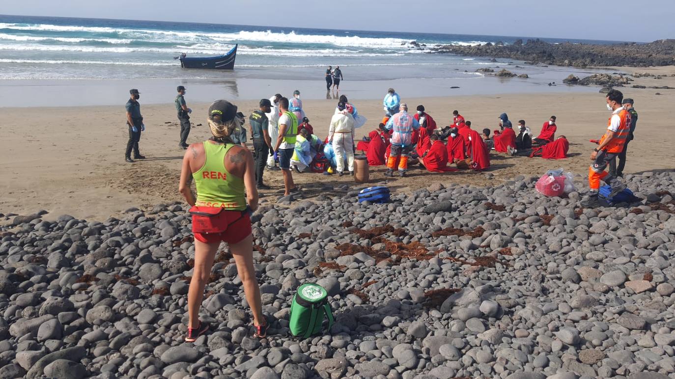 Llega una patera con 29 inmigrantes a la playa de La Cantería