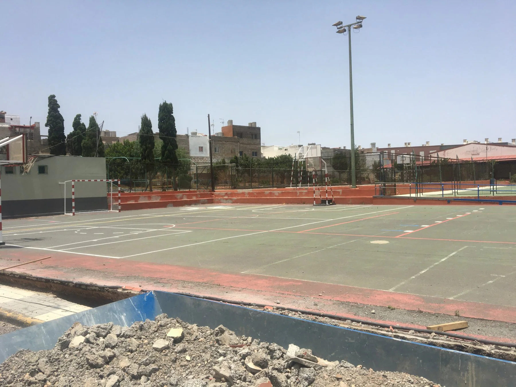 Un club de baloncesto de Ingenio clama por dos canchas para poder entrenar  | Canarias7