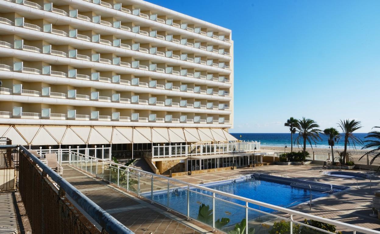 Piscina del hotel Oliva Beach, en Corralejo. 