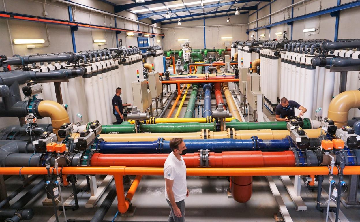 Instalaciones de la empresa Elmasa. El archipiélago atesora una larga experiencia en tratamiento de aguas e innovación tecnológica en ese campo. 