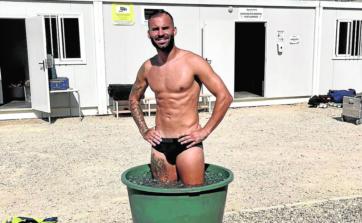 Jesé, en plena recuperación tras un entrenamiento en el Marbella Football Center. 