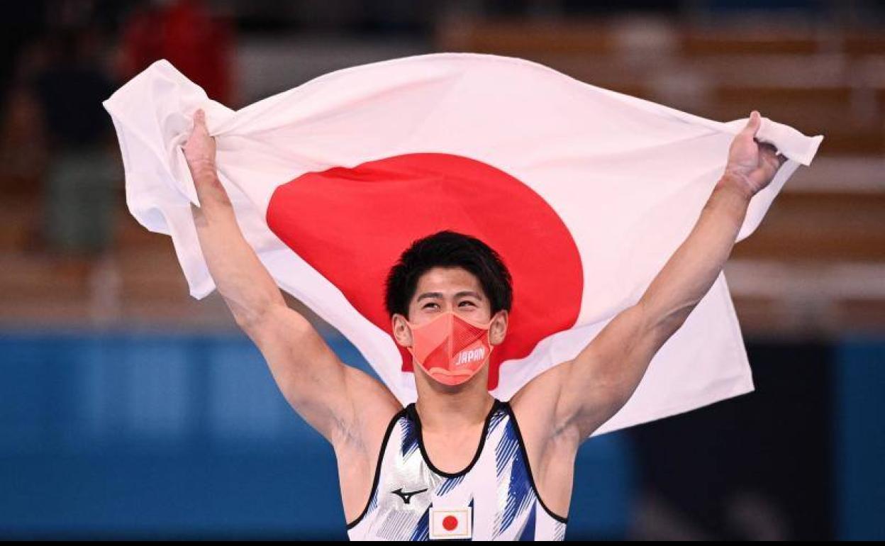 Daiki Hashimoto celebra el oro olímpico. 