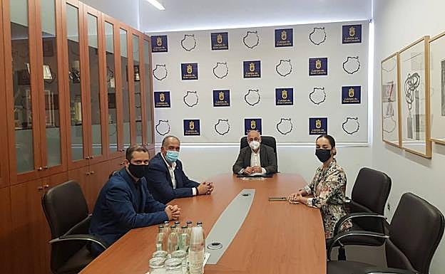 Antonio Morales, Guacimara Medina y Sergio Nuez en la reunión de este miércoles