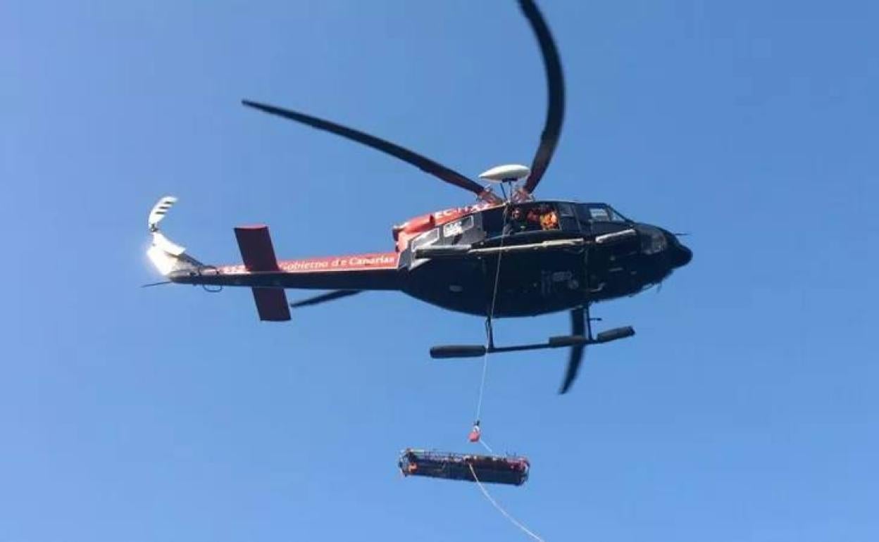 La herida tuvo que ser trasladada en helicóptero. 