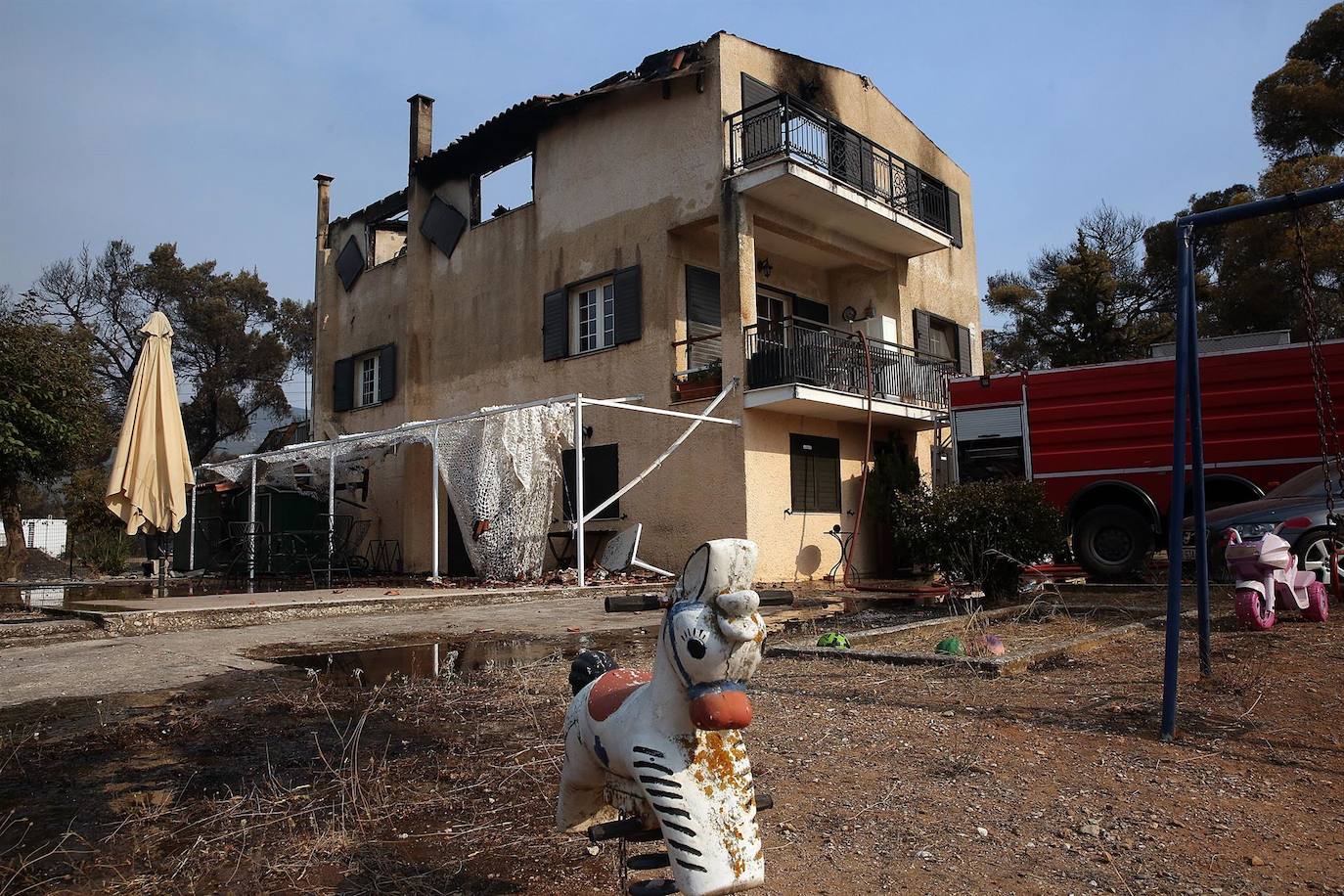 Fotos: Incendio potente en Atenas