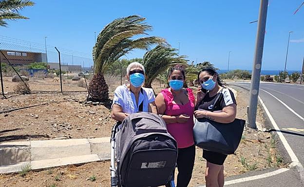 Familiares de los presos contagiados este miércoles en la prisión Las Palmas II