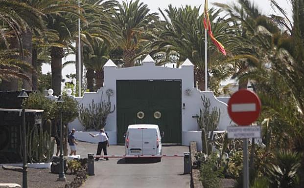 Un vehículo entrando a La Mareta este miércoles. 