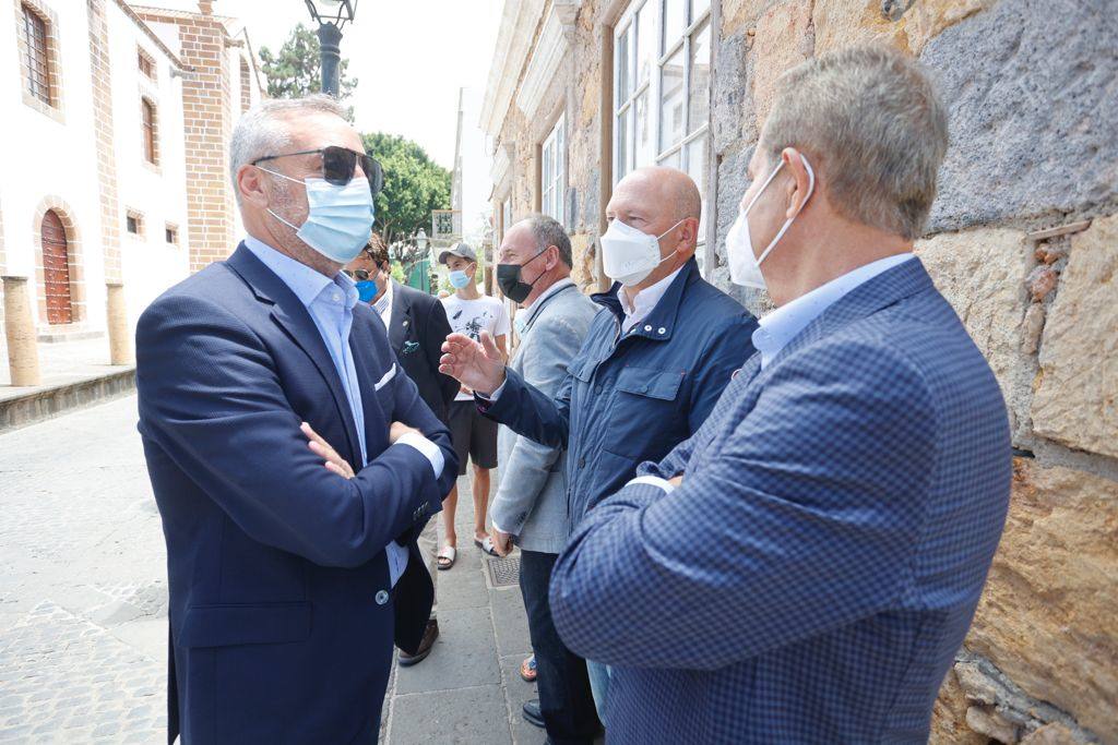 Fotos: Tradicional ofrenda de la UD Las Palmas a la Virgen del Pino