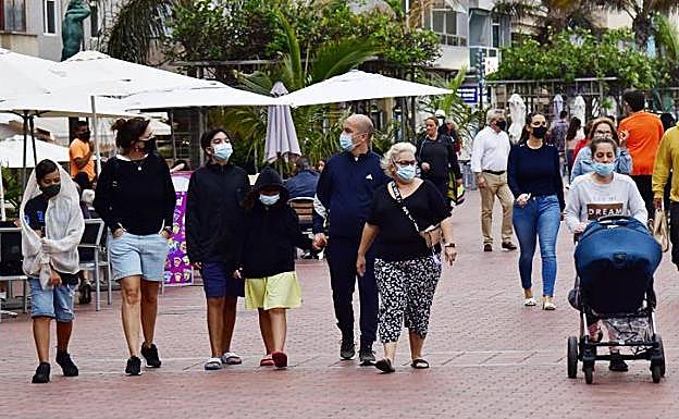 Canarias estudia una norma para establecer restricciones contra la pandemia