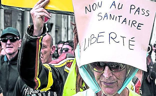 El Constitucional francés respalda la exigencia del certificado covid