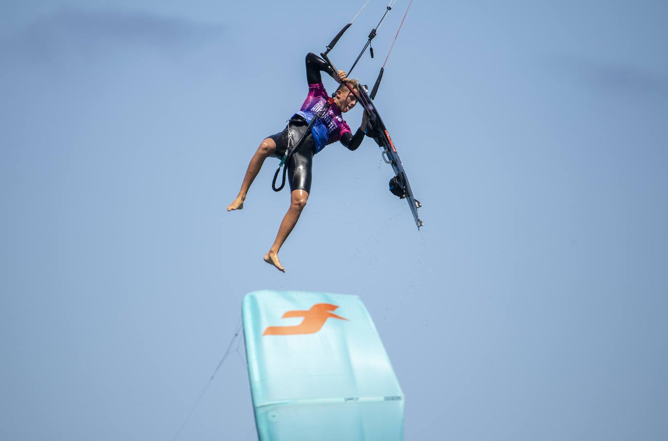 Fotos: El burrero acoge el campeonato de España de Kiteboarding y la primera competicion de Wing Foil de la isla