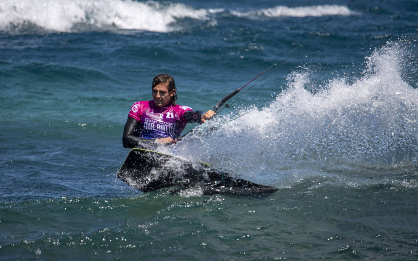 Fotos: El burrero acoge el campeonato de España de Kiteboarding y la primera competicion de Wing Foil de la isla