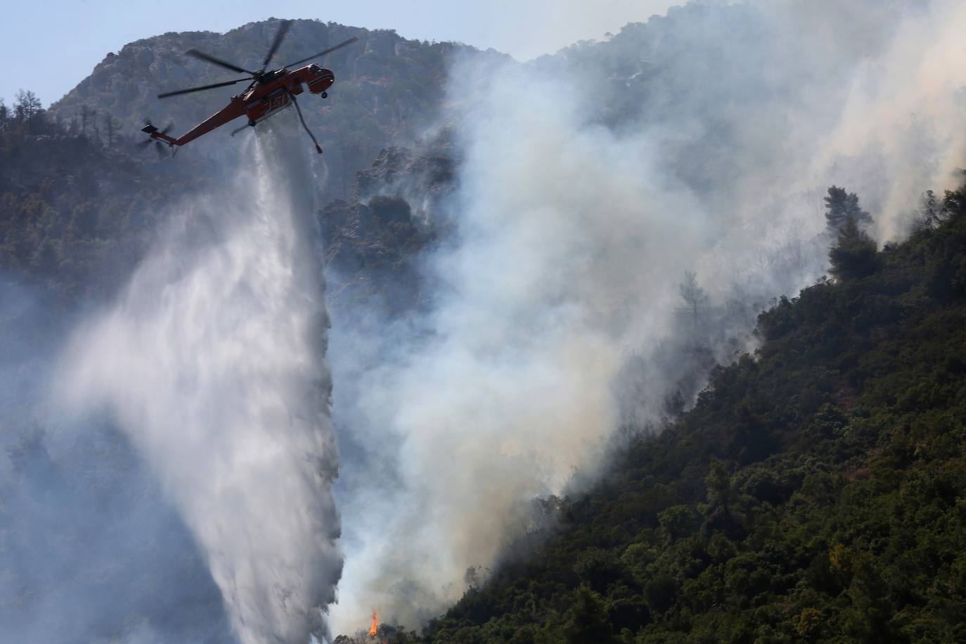 Fotos: Grecia sigue luchando contra el fuego