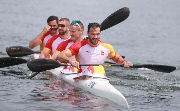 Los integrantes del K4, felices tras conseguir la plata./Reuters