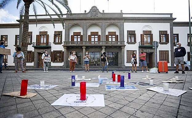 Protestas frentes a la Delegación del Gobierno. 