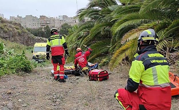 Rescatada al caer al fondo de un barranco en Tamaraceite
