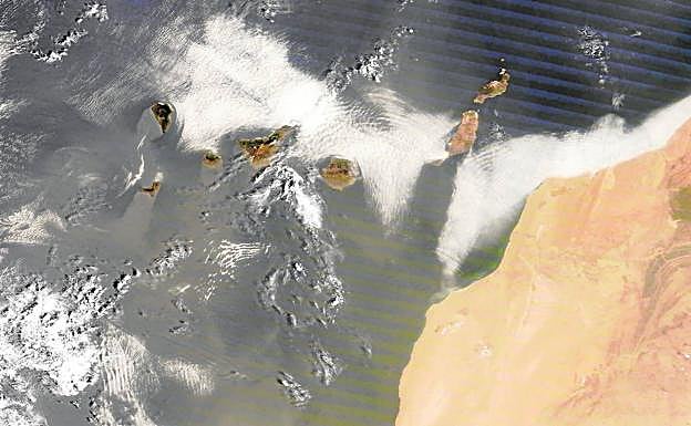 La imagen de satélite de la Nasa recogía ayer el manto de polvo procedente del Sáhara.