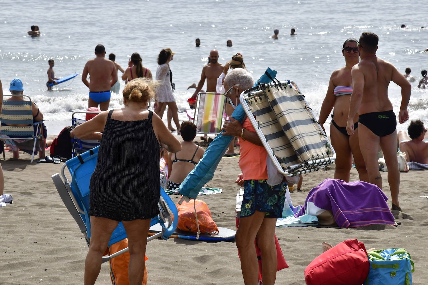Fotos: Las playas grancanarias, a rebosar en plena ola de calor