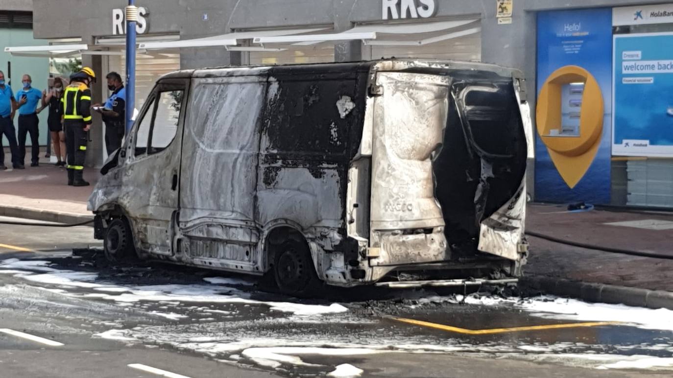 Fotos: Arde un vehículo en Mogán