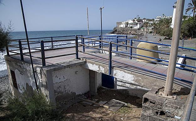 Imagen principal - La costa de la vergüenza en el epicentro del turismo de la isla