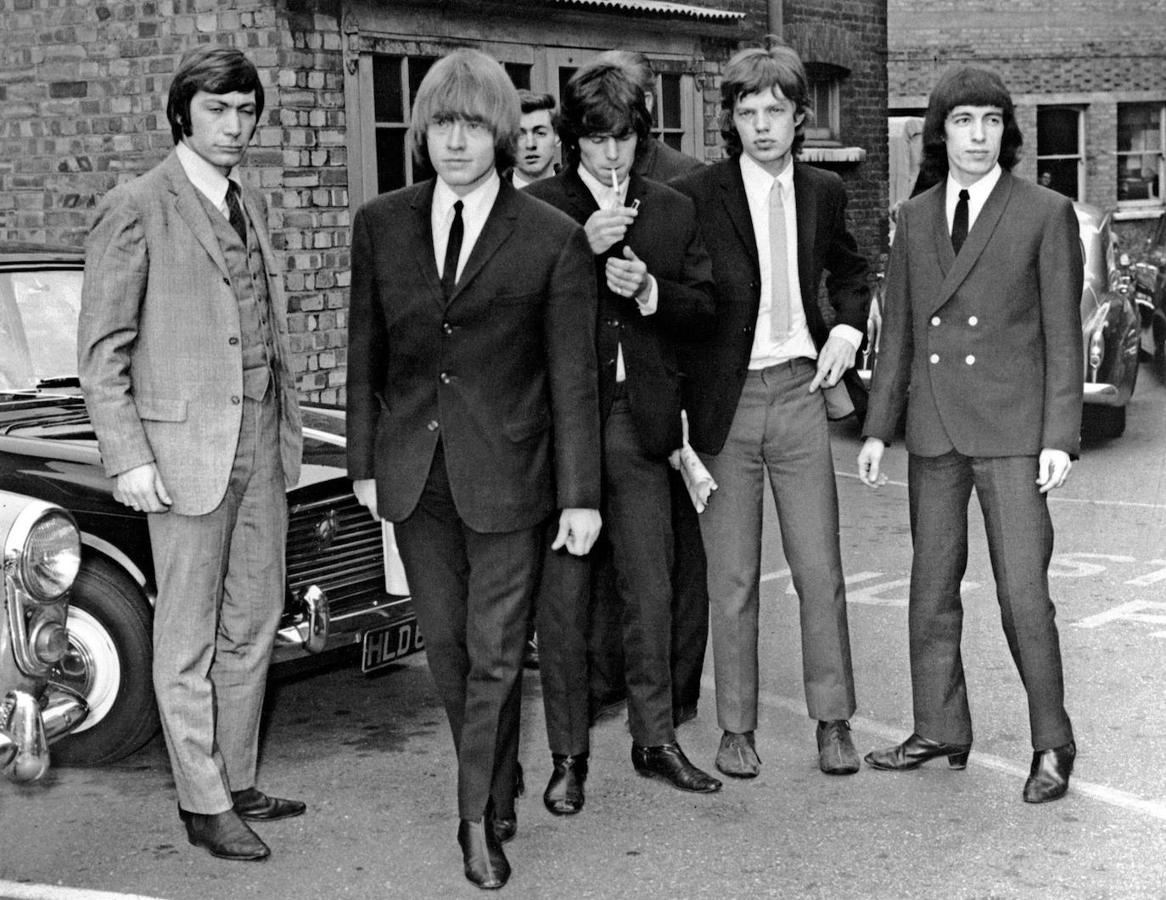 Los Rolling posan en 1965 en Londres. Watts es el primero por la izquierda.