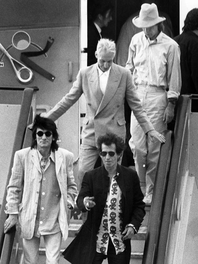 La banda aterriza en 1995 en el aeropuerto de Asturias.
