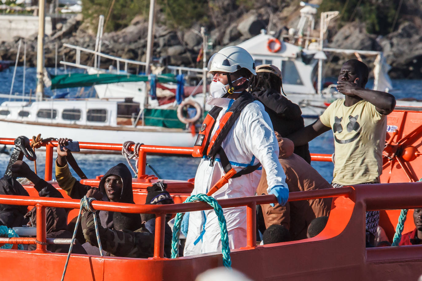 Fotos: 46 inmigrantes rescatados llegan a Arguineguín