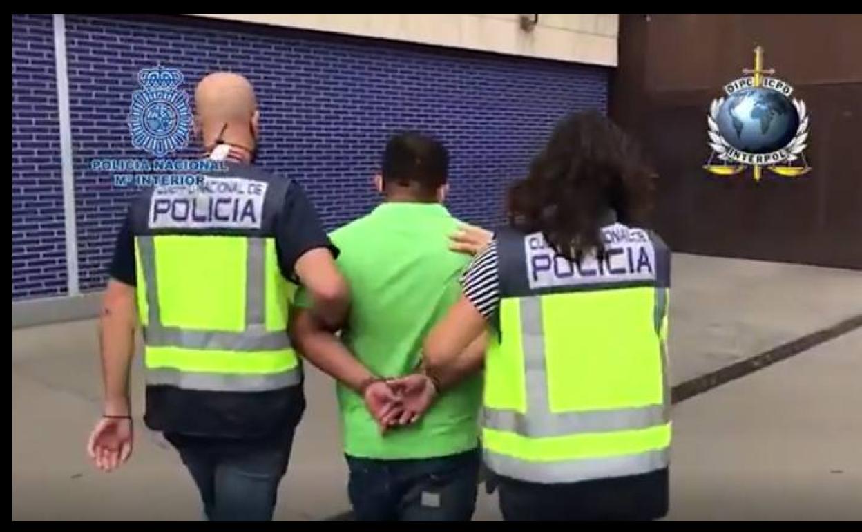 Imagen de la detención del fugitivo reclamado por Ecuador. 