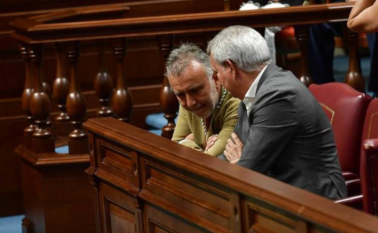 Imagen de archivo de Ángel Víctor Torres (i) y Sebastián Franquis. 