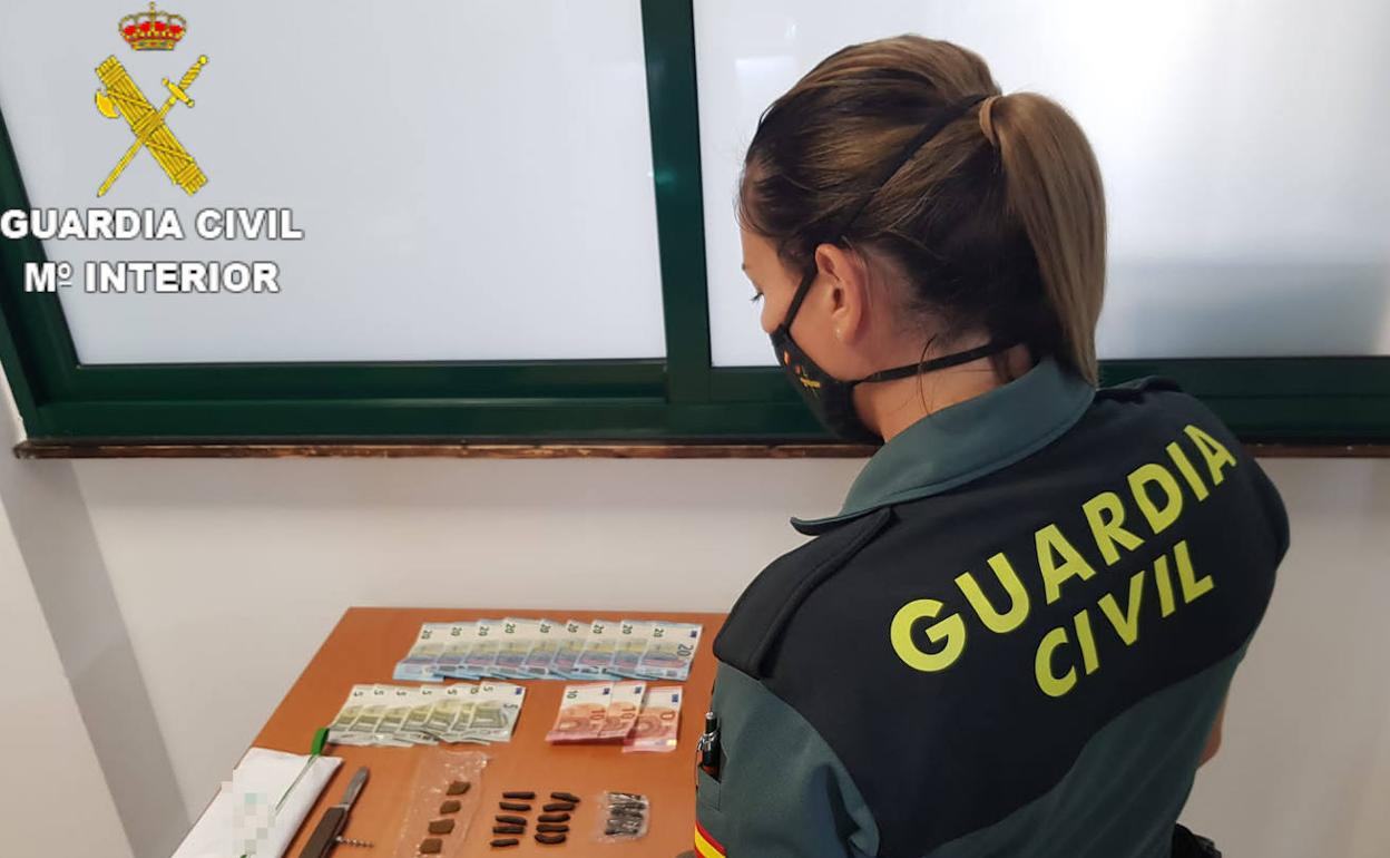 Desarticulan un punto de venta de droga en un céntrico parque de Gran Tarajal