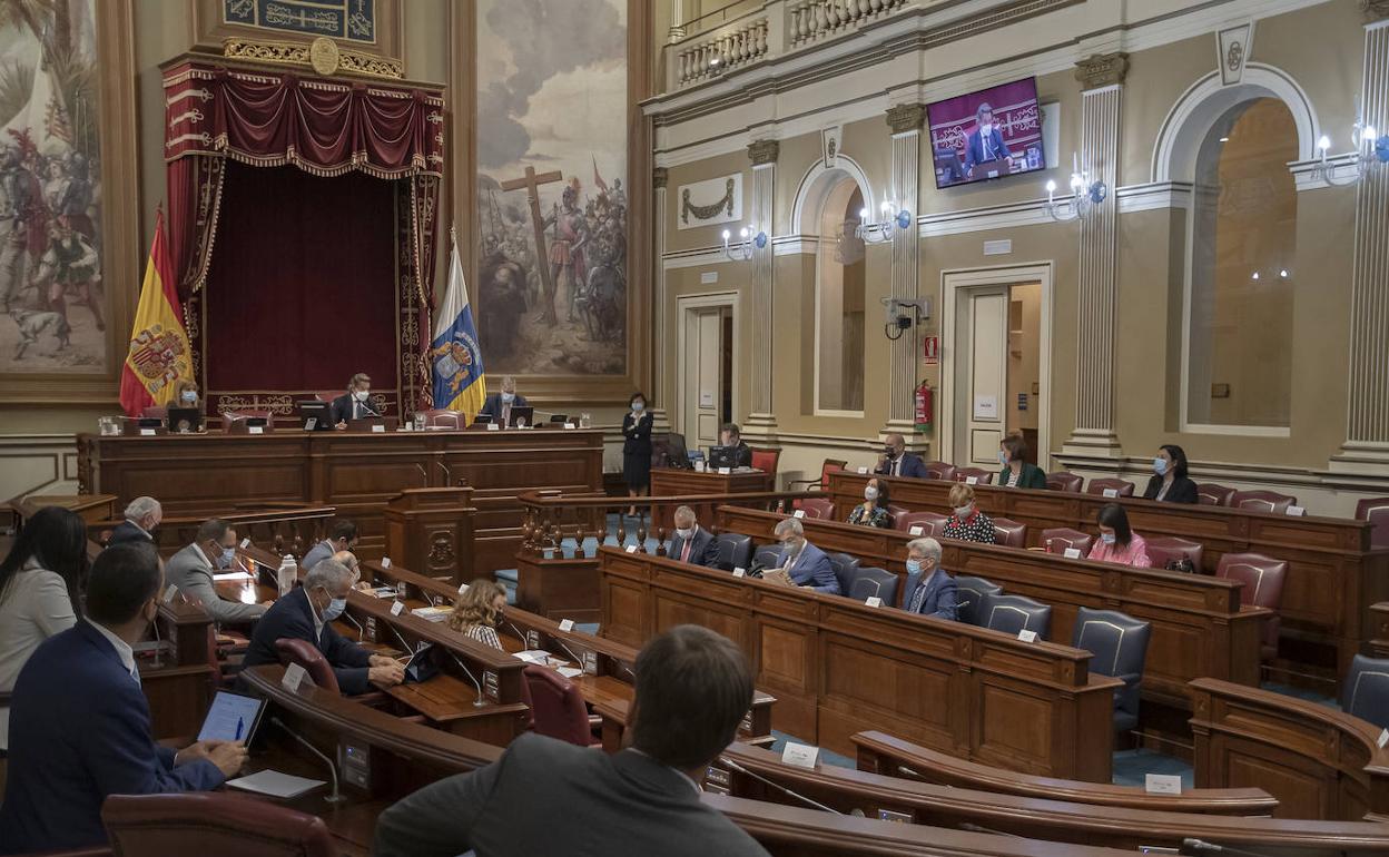 Parlamento retoma su actividad con los recursos de inconstitucionalidad por el REF