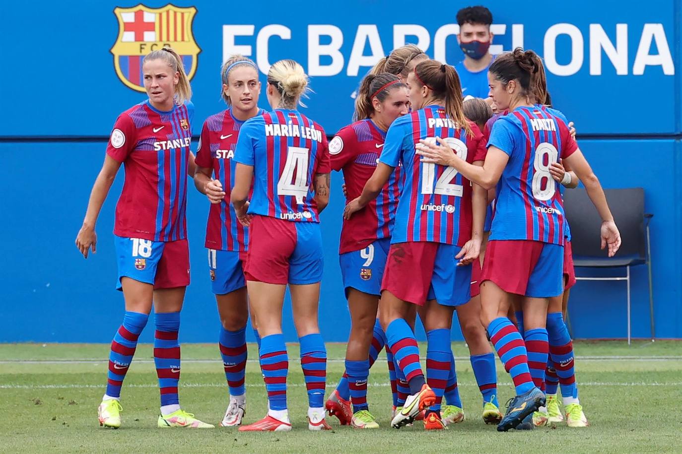 Fotos: El Barcelona Femenino arrolla al Grandilla (5-0)