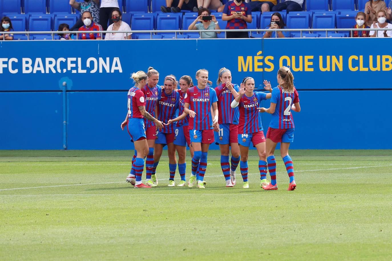 Fotos: El Barcelona Femenino arrolla al Grandilla (5-0)